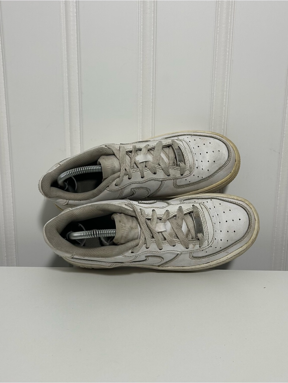Nike Air Force 1 White Leather Low-Top Sneakers - Picture 6 of 8